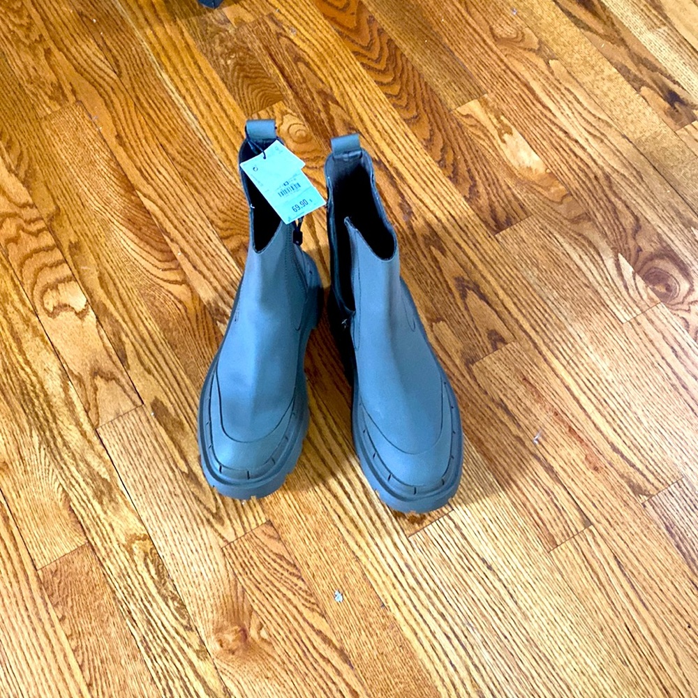 Zara combat boots NWT Size 39EU or 8 US Very Cute!!